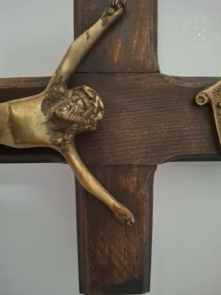 Crucifijo madera y bronce