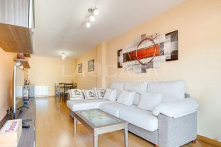 Piso en venta en Fondo en Santa Coloma de Gramanet