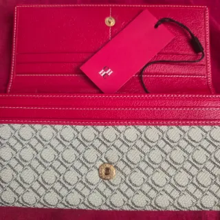 Cartera Carolina Herrera CH logo dorado roja