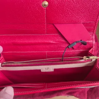 Cartera Carolina Herrera CH logo dorado roja