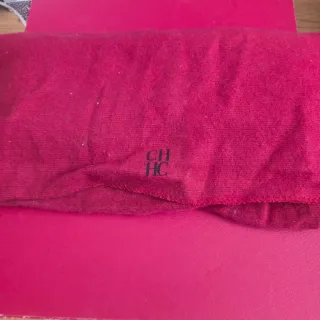 Cartera Carolina Herrera CH logo dorado roja