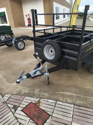 Remolque doble eje con freno de inercia