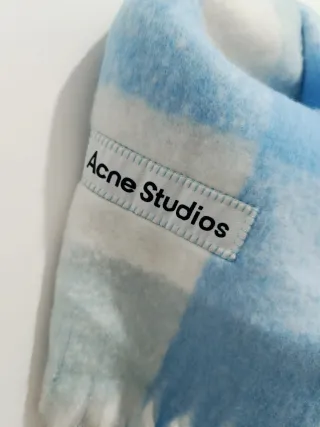 Sciarpa Acne Studios a quadri blu e bianchi
