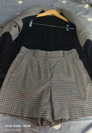 Traje chaqueta y pantalón marca thekoop