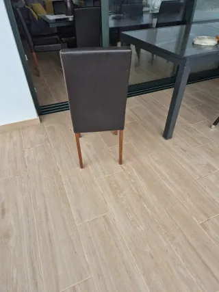 6 Sillas de comedor de cuero y madera