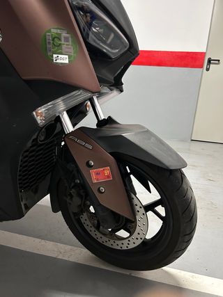 Yamaha Xmax 300