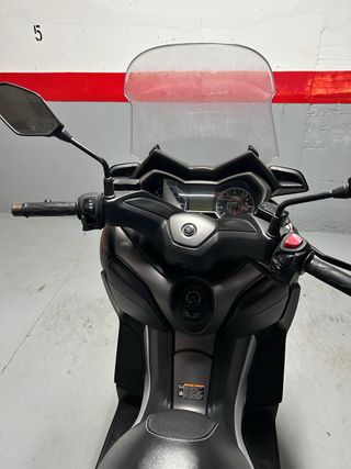 Yamaha Xmax 300