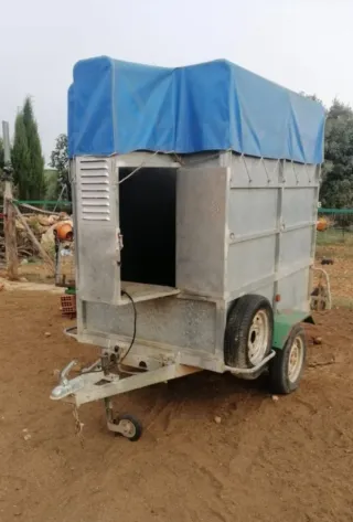 Remolque ganadero con rampa Van