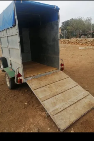 Remolque ganadero con rampa Van