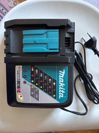 Cargador Makita DC18RC Nuevo