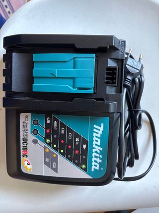 Cargador Makita DC18RC Nuevo