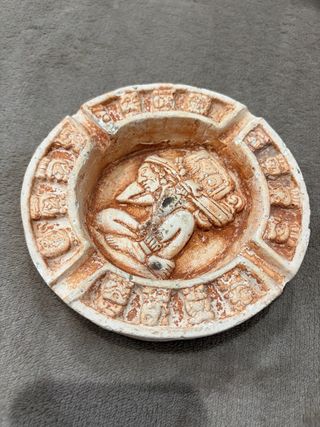 Cenicero antiguo artesanal Maya