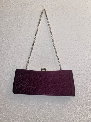 Bolso de fiesta morado con cadena