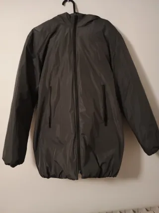Impermeable acolchado reversible gris