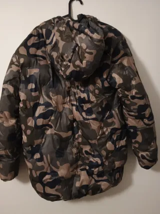 Impermeable acolchado reversible gris