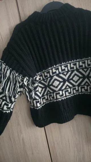 Jersey negro y blanco con flecos