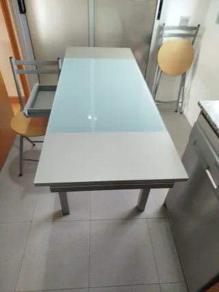 Tavolo da cucina allungabile + 4 sedie