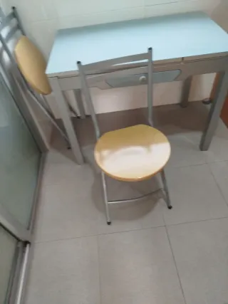 Tavolo da cucina allungabile + 4 sedie