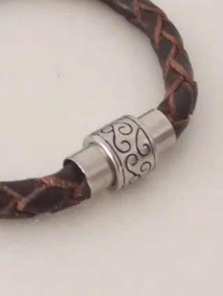 Pulsera Cuero Trenzado Cierre Magnético