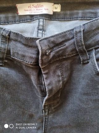 Pantalón vaquero negro acampanado