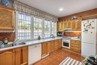 Chalet en venta en Zubia (La)