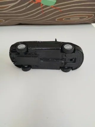 Coche a escala Welly Alfa Romeo Negro