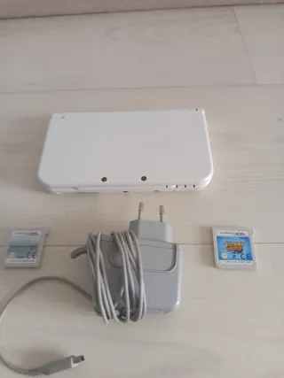 Nintendo 3DS Bianca + Caricatore + 2 giochi