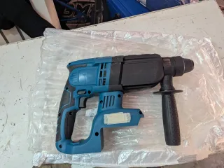 Tassellatore a batteria ad innesto trapano