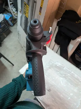 Tassellatore a batteria ad innesto trapano