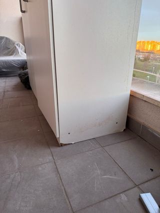 Armario blanco de madera