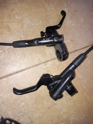 Frenos MTB Shimano Deore XT y Discos.