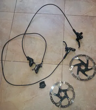 Frenos MTB Shimano Deore XT y Discos.