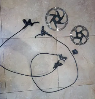 Frenos MTB Shimano Deore XT y Discos.