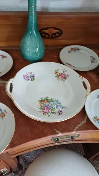 Set di stoviglie con tortiera e 6 piatti da dessert