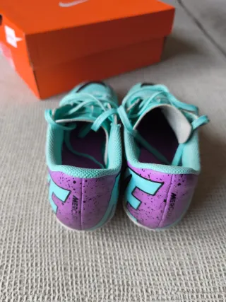 Botas de fútbol Nike Talla 33