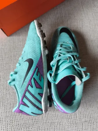 Botas de fútbol Nike Talla 33