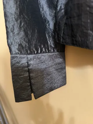 Blusa plateada con cinturón