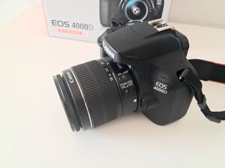 Cámara Canon EOS 4000D con caja