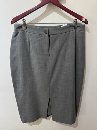 Traje de chaqueta y falda gris