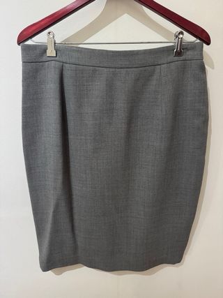 Traje de chaqueta y falda gris