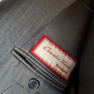 Traje de hombre gris  C