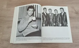 POP SHOTS, Libro de fotografía Artistas Musicales