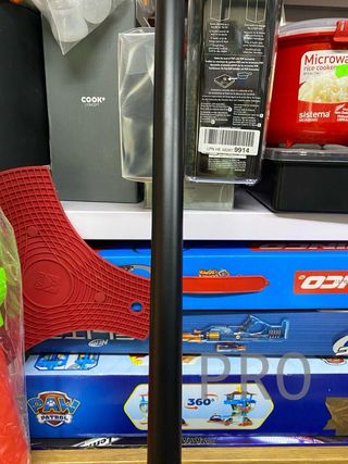 Barra per tende Amazon Basics con tensione regolabile