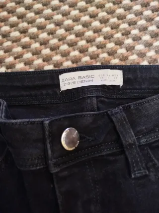 Pantalón Zara Talla 36 con puntilla
