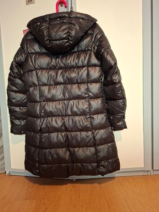Chaquetón acolchado negro con pelo