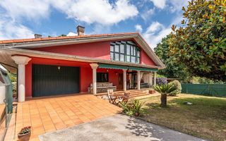 Chalet en venta en Llanera