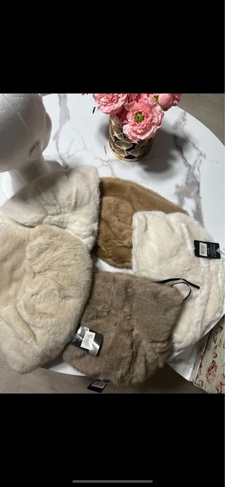 Gorro de pelo beige y marrón camel y blanco