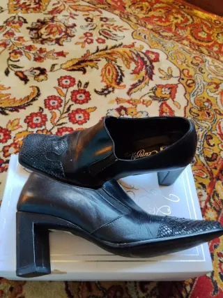 Zapatos negros tacón piel serpiente