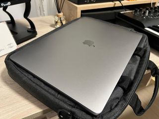MacBook Pro 15” - 16gb - 256 SSD -Touchbar