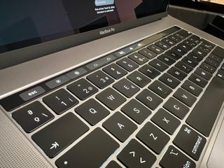MacBook Pro 15” - 16gb - 256 SSD -Touchbar